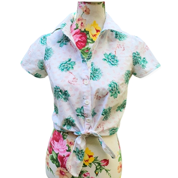 Dangerfield Tops - Dangerfield Floral Front Tie Shirt Sz 6
